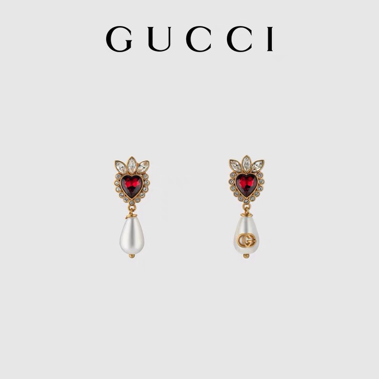 Khuyên tai GG đính hạt ngọc trai và chữ mới