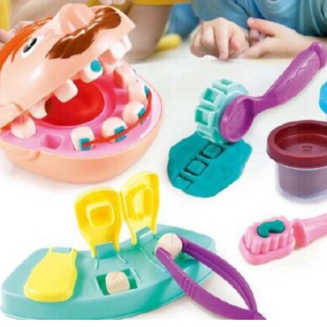 Khám răng bác đầu to- Bé nặn răng-little dentis-Dough