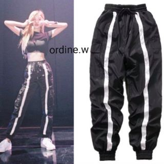 Sẵn_quần jogger BLACKPINK Rosé sọc bạc túi hộp