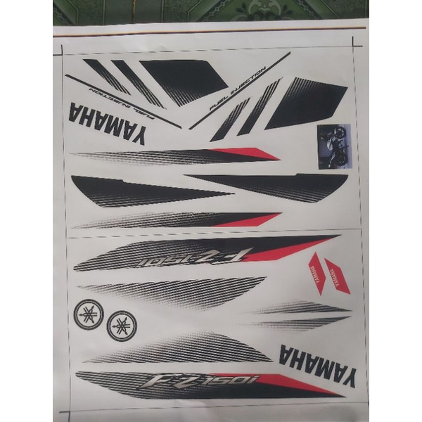 Tem rời dán xe fz150i