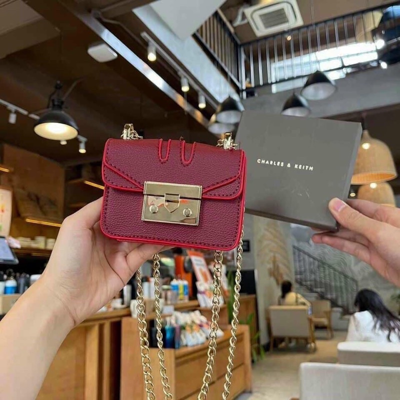 Túi c & k đeo chéo sang chảnh nè nàng ơi
