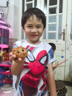 Áo và mũ Spiderman xách Anh auth
