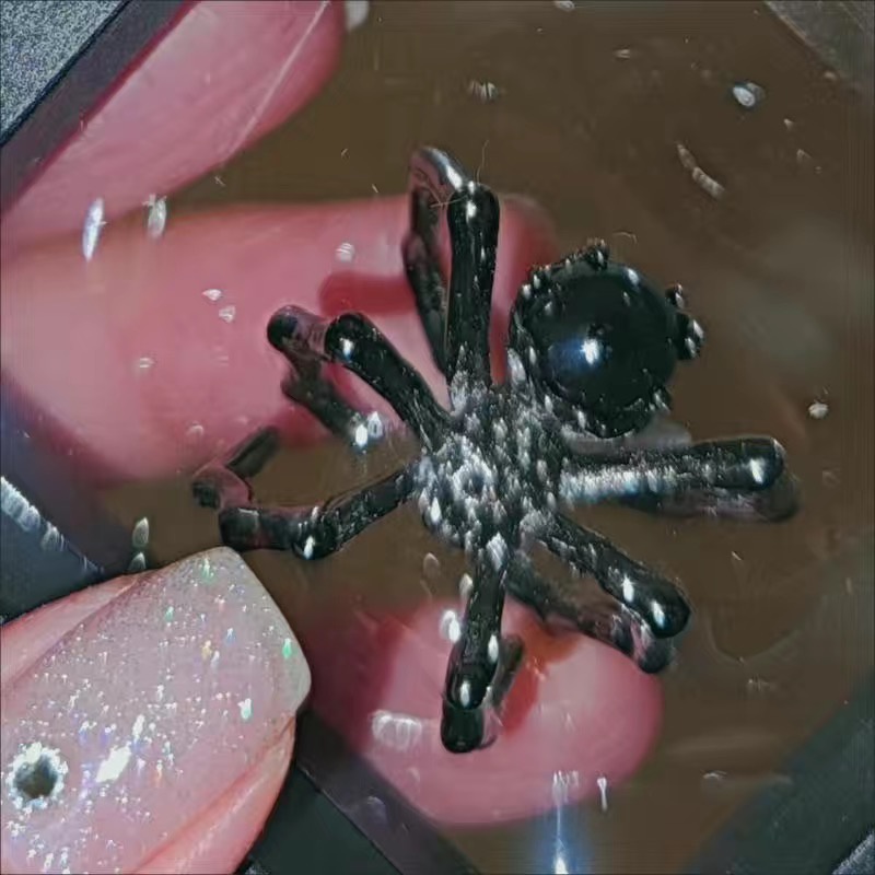 Nhẫn đính pha lê phiên bản giới hạn thịnh hành