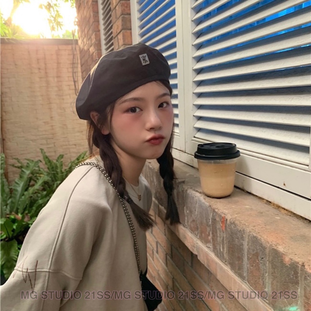 Mũ Beret MG STUDIO có khóa kim loại chữ cái KK