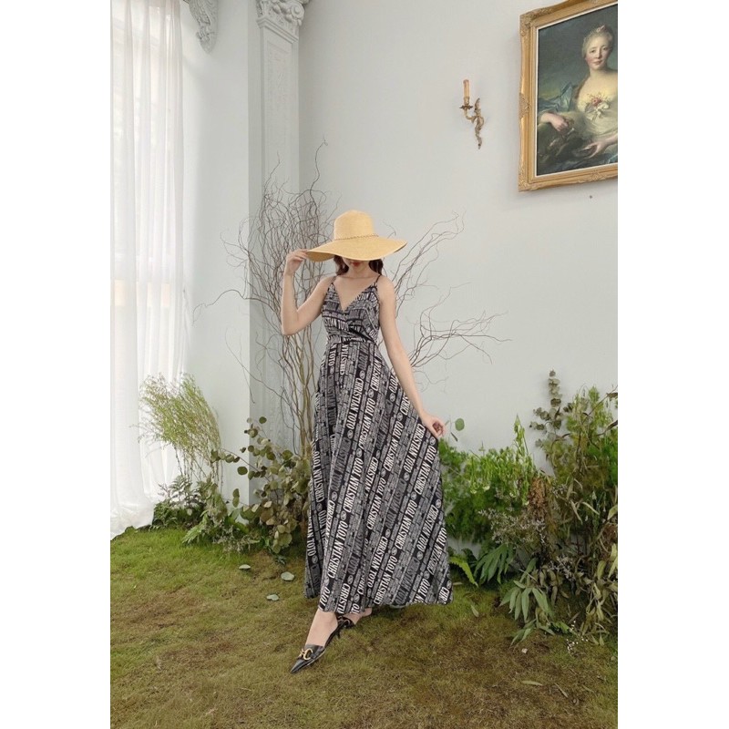 Váy lụa hai dây chữ