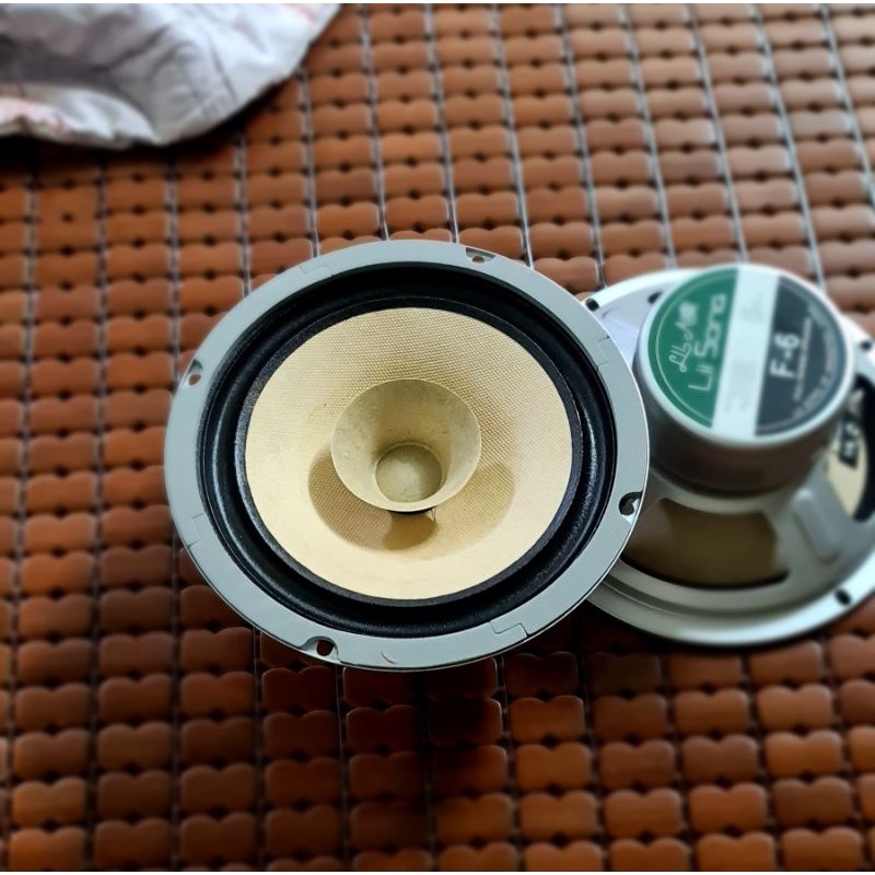 Lii audio f6 . giá đưa lên là 1 cặp