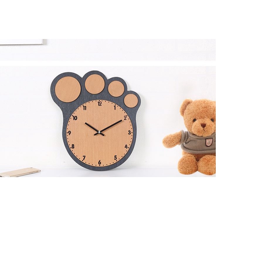 Bộ Đồng hồ treo tường bằng Gỗ - Gồm 1 Bàn Chân Lớn và 3 Bàn Chân nhỏ xinh xắn