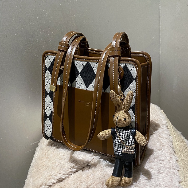 Túi đeo vai IELGY dễ phối đồ thời trang cho phái nữ