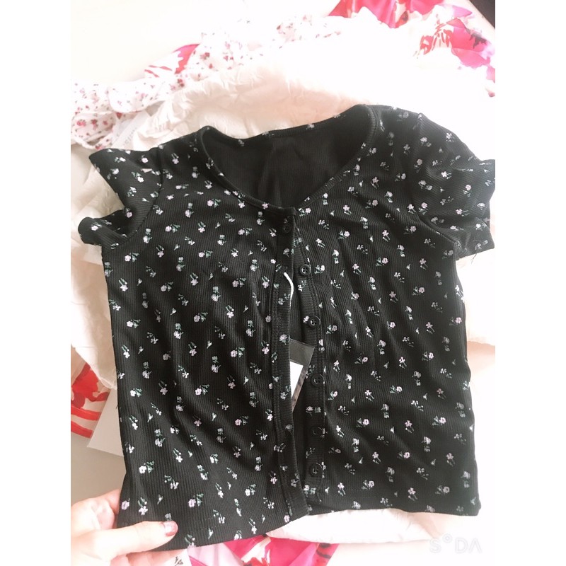 [Mã FAMAYWA giảm 10K đơn 50K] Áo dáng ngắn croptop hoạ tiết hoa nhí ( ảnh thật ) | BigBuy360 - bigbuy360.vn
