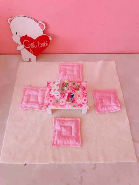Set bàn và gối ngồi cho búp bê đủ size