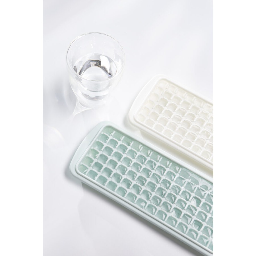 Khay đá vuông Kari 84 viên inochi, thiết kế KHÔNG DÍNH THÀNH ĐÁ. Nhựa Nguyên Sinh Kháng Khuẩn Ag+. GIAO MÀU NGẪU NHIÊN