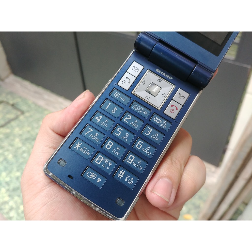 Điện thoại Sharp 811sh màu xanh