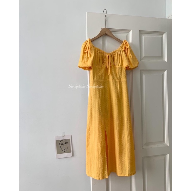 Đầm ren tay bồng