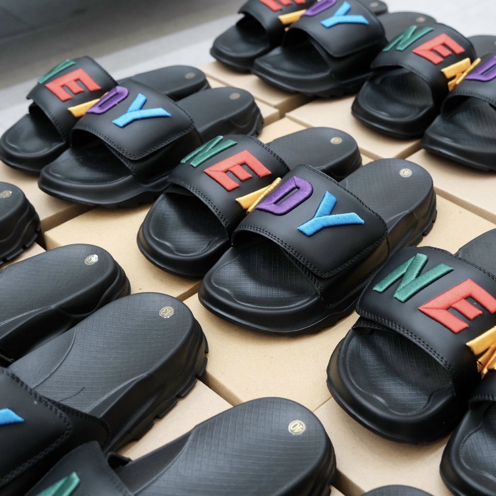 Dép NERDY - Đen Thêu Chữ Rainbow