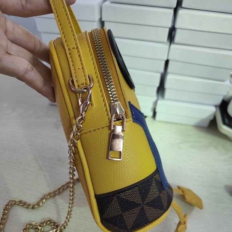 Móc Khóa Hình Minion Đeo Túi Xách Bằng Lụa Sáng Tạo Cho Nữ