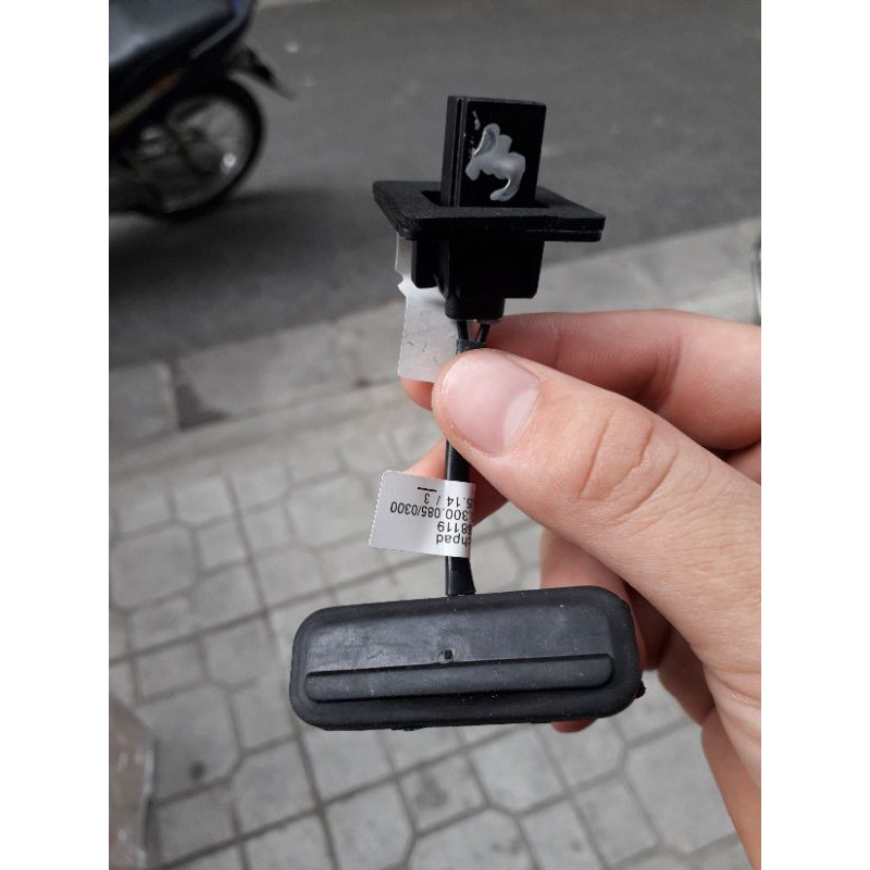 Công tắc mở cốp xe cruze , lacetti , CDX , lacetti SE