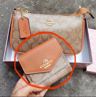 Sale các ví Coach dáng ngắn