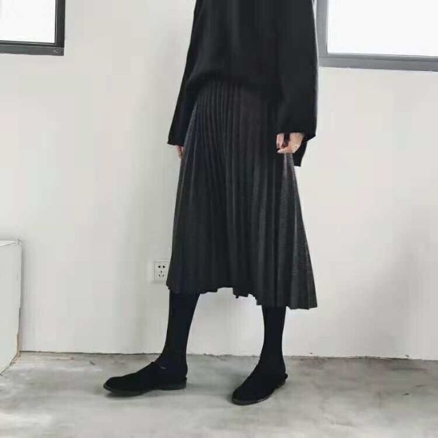 Chân váy xếp ly dáng dài