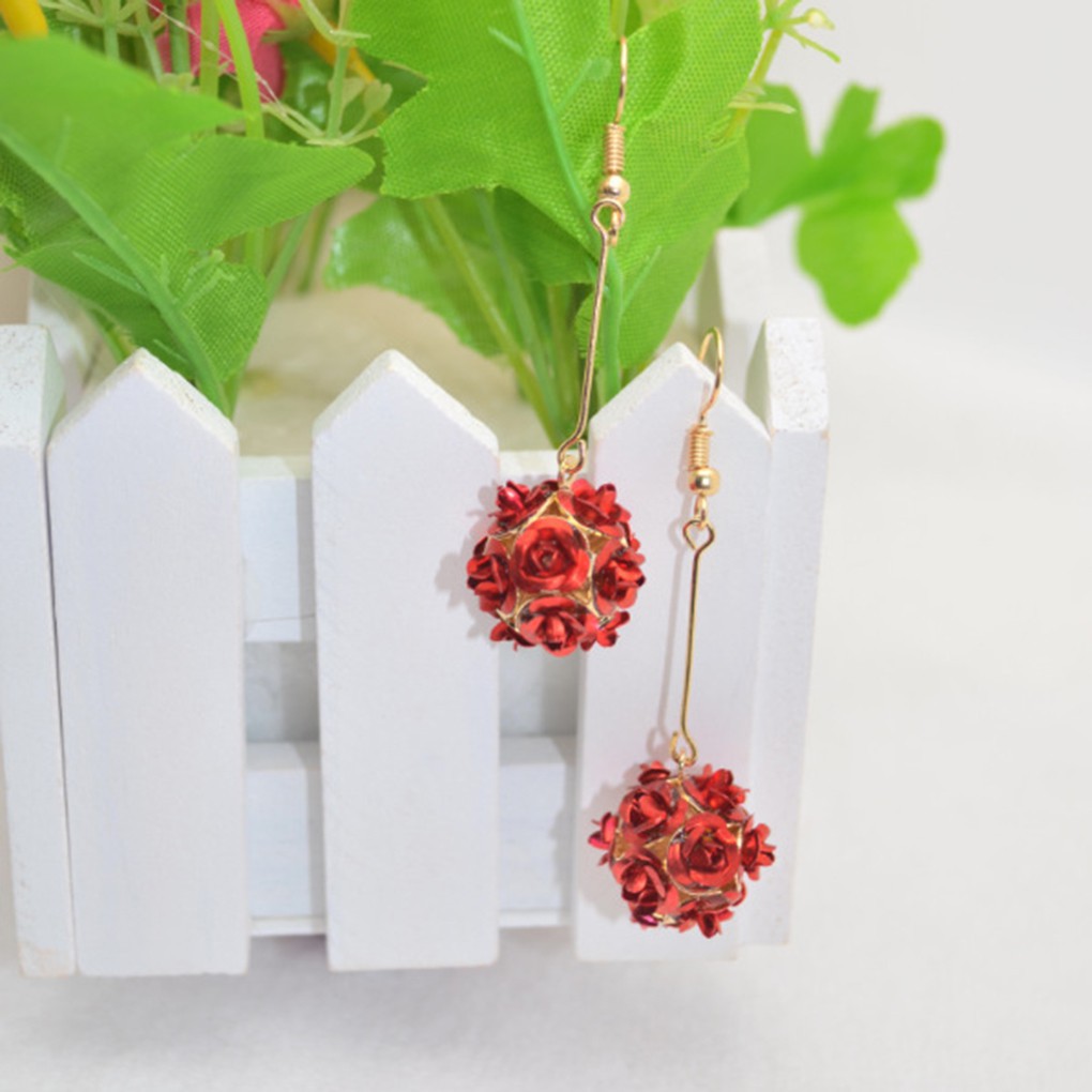 Bông tai mạ vàng dáng dài gắn quả cầu hoa hồng dễ thương