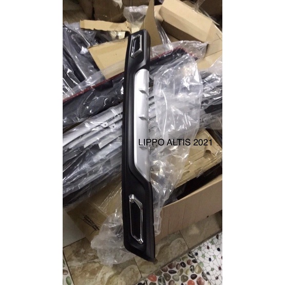 Lip chia pô sau xe Toyota Altis 2015 đến 2021 kiểu dáng thể thao, lắp đặt dễ dàng