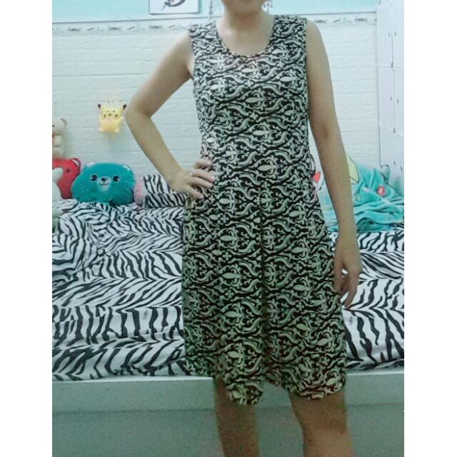 Đầm size S-M thanh lý .mới nguyên tag, miễn trả giá