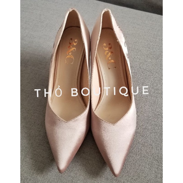 Giày cao gót 3&C thêu chữ lụa satin màu hồng nude 7cm size 38