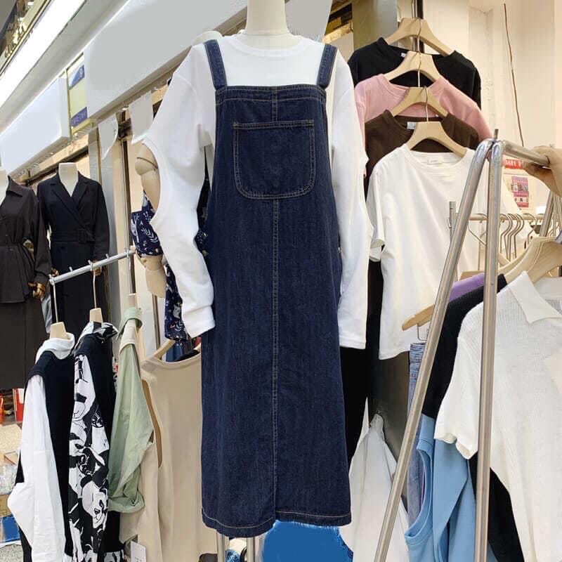 Váy yếm bò màu xanh đậm đơn giản phong cách Hàn Quốc đi chơi