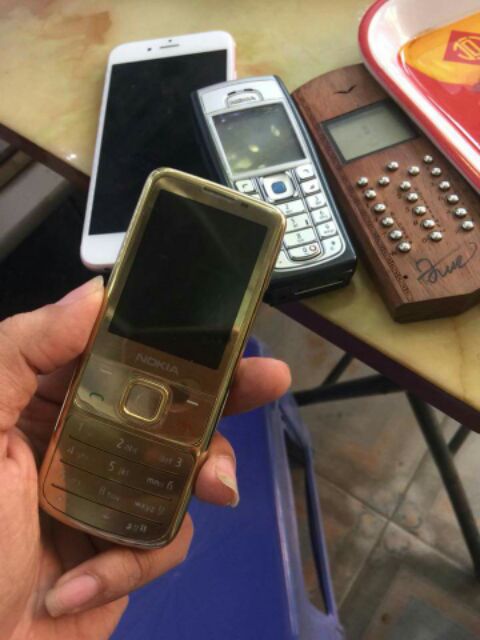 Điện thoại nokia 6700