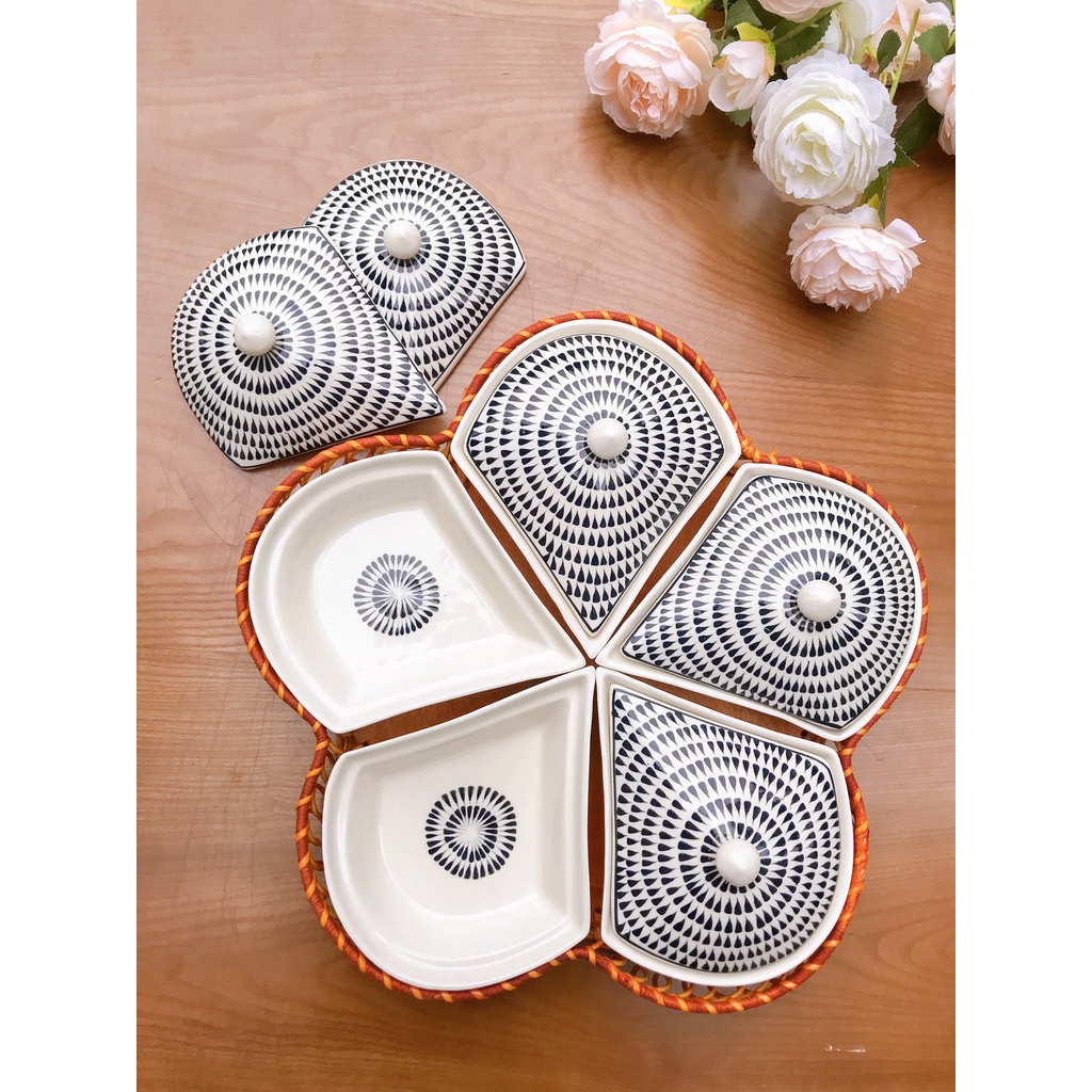 Khay Sứ Mứt Hoa 5 Cánh Có Nắp Hoạ Tiết Gốm Sứ Bát Tràng Cao Cấp Kèm Khay Mây