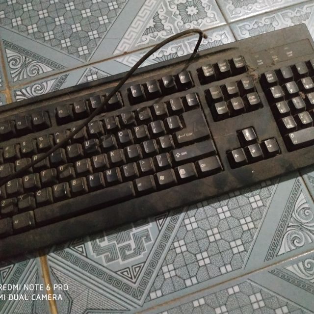 Bàn phím máy tính cũ
