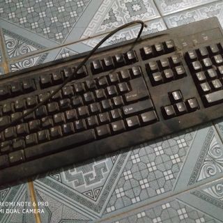 Bàn phím máy tính cũ