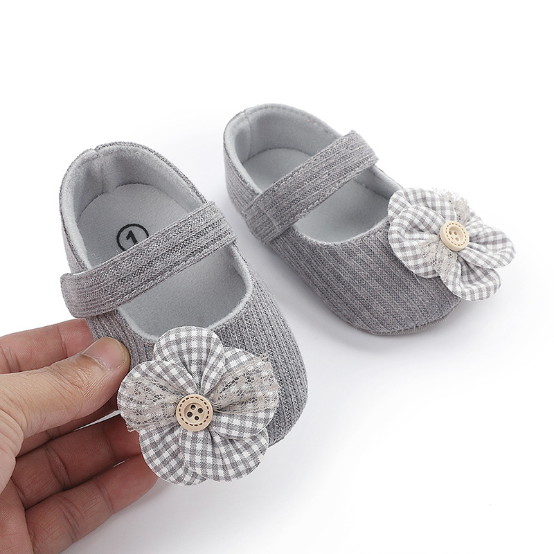 Giày đính hoa phong cách đáng yêu cho bé gái 0-12 tháng tuổi