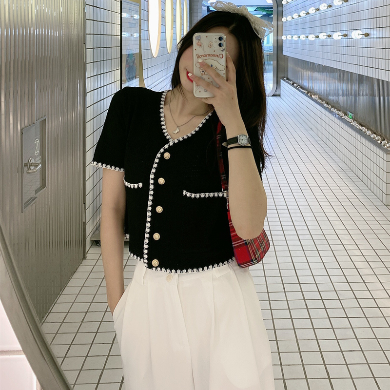 Áo kiểu tay ngắn phong cách thời trang quý phái dành cho phái đẹp | BigBuy360 - bigbuy360.vn