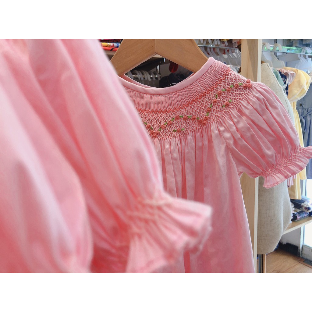 Váy smock hồng thêu hoa cổ tròn