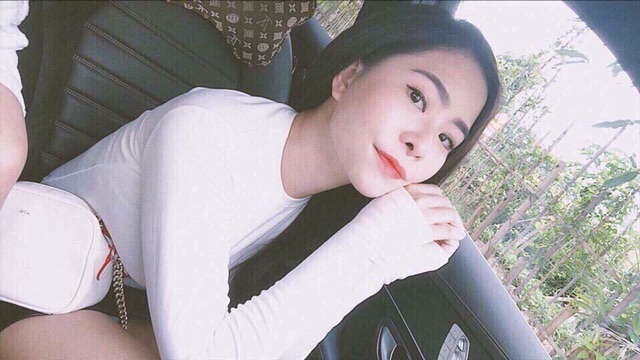 Áo thun xỏ ngón hot hit