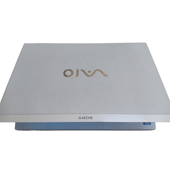 Laptop Sony Vaio SVS151C1SN chỉ 02 kilogram