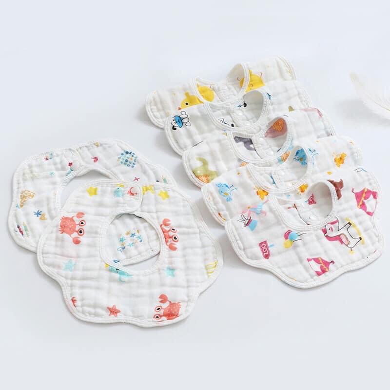 Yếm xô tròn 6 lớp siêu thấm cho bé hình cánh hoa, nhiều họa tiết đáng yêu, cúc bấm điều chỉnh tiện dụng