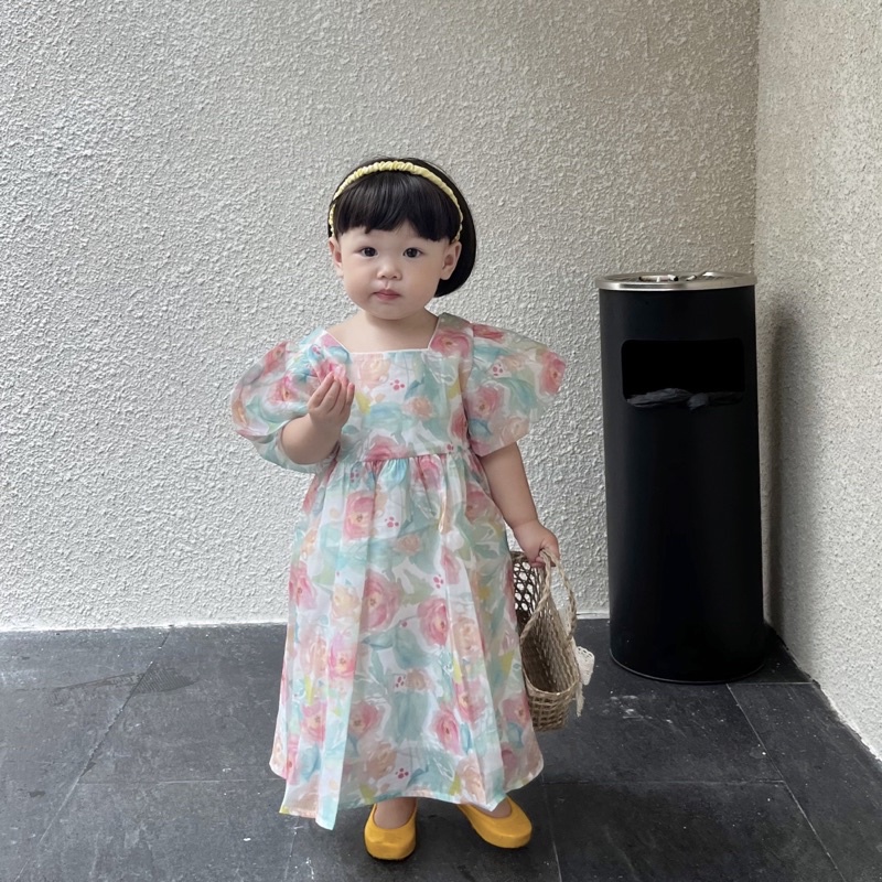 Váy hoa xoè tay bồng xinh xắn cho bé gái