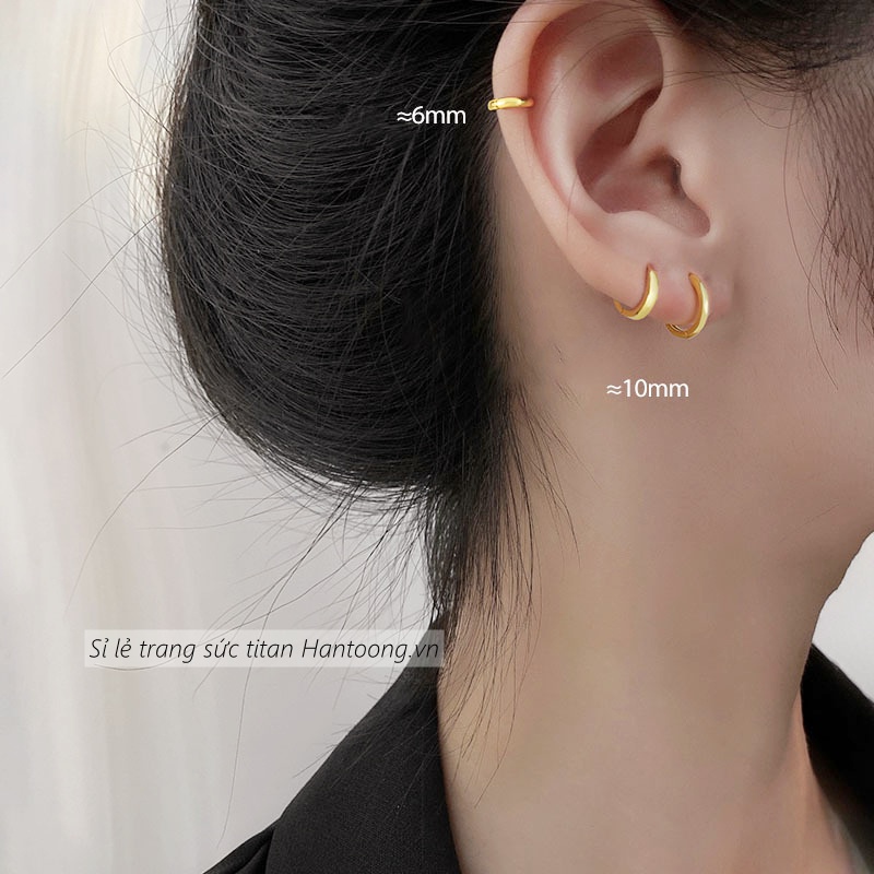 Bông tai tròn bằng chất liệu titan không gỉ mạ vàng 18k thiết kế đơn giản hợp thời trang