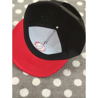 Mũ Roblox đen đỏ