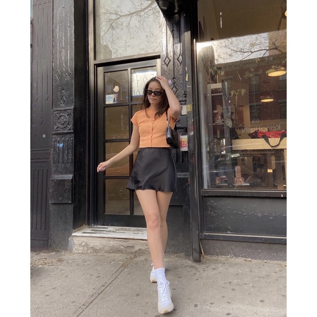 Chân váy lụa ngắn bồng bềnh có lót quần | BigBuy360 - bigbuy360.vn