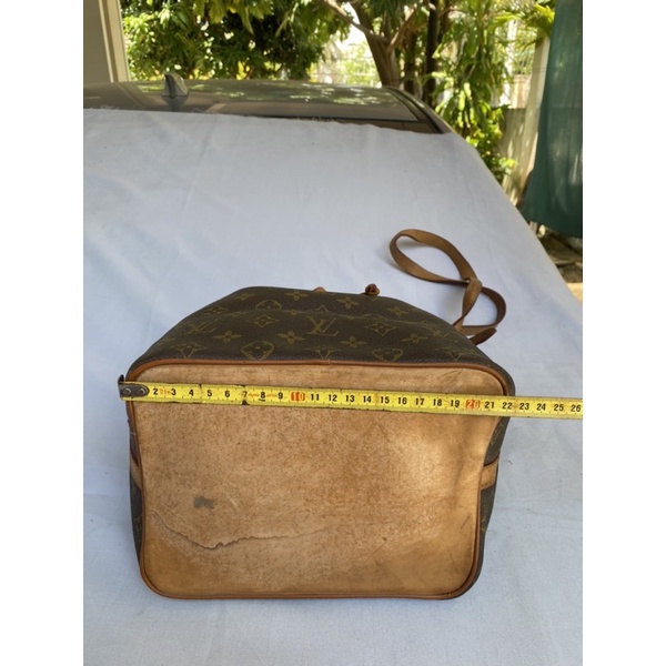 Túi chuẩn si. Túi qua sử dụng. Khách vui lòng xem hình nếu muốn biết thêm thông tin sản phẩm mời khách vô chat. Thanks .