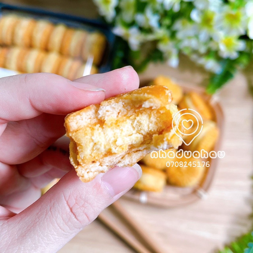 Một hộp bánh hạt dẻ/ đậu xanh nướng mật ong YingCheng Hongkong hộp lớn 500gam