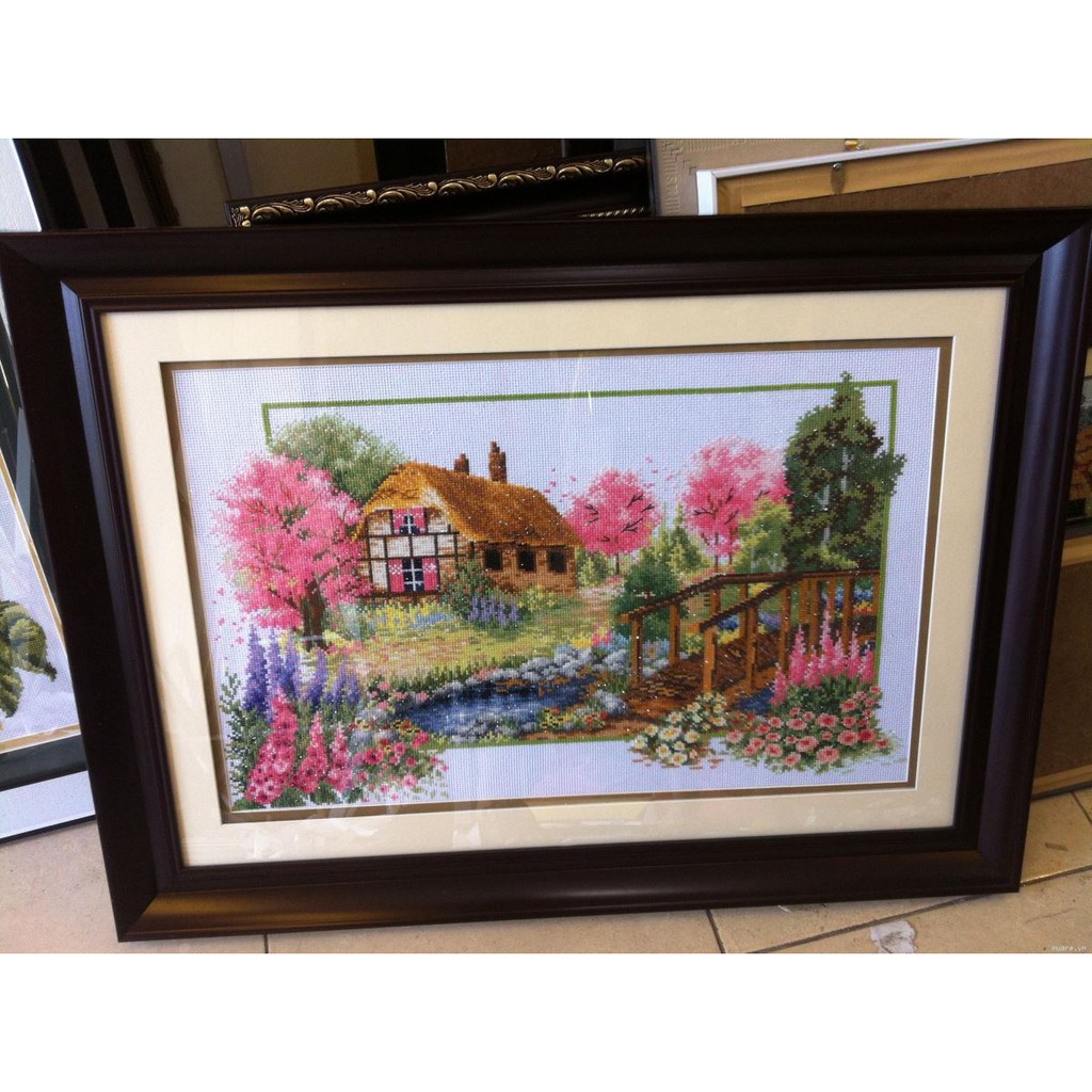 Tranh thêu chữ thập phong cảnh ngôi nhà bên suối 68cm x 46cm