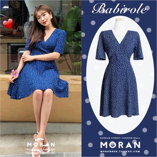 (ORDER) Váy MORAN xòe ngắn cổ V chấm bi xanh dương thắt eo điệu đà Hàn Quốc