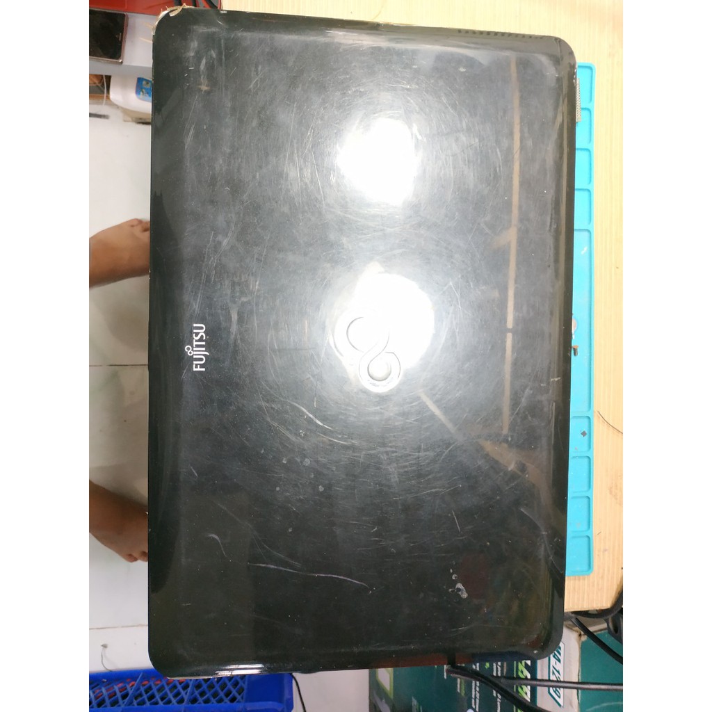 LAPTOP FUJITSU AH531