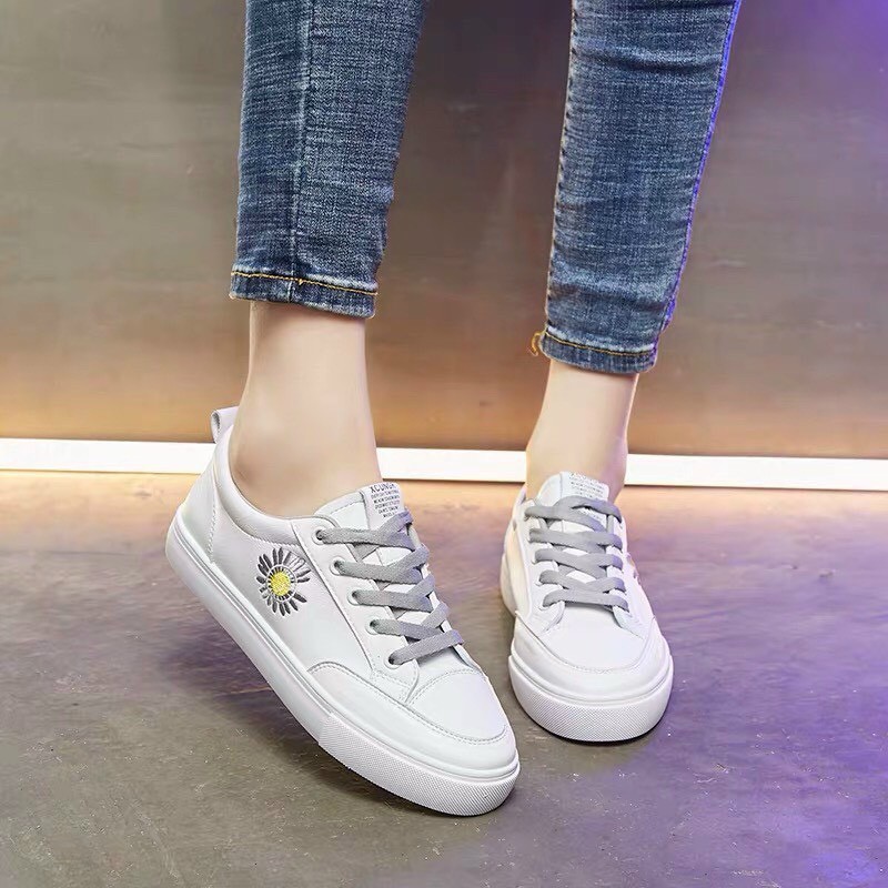 Giày sneaker nữ phối trắng cực xinh cho các nàng