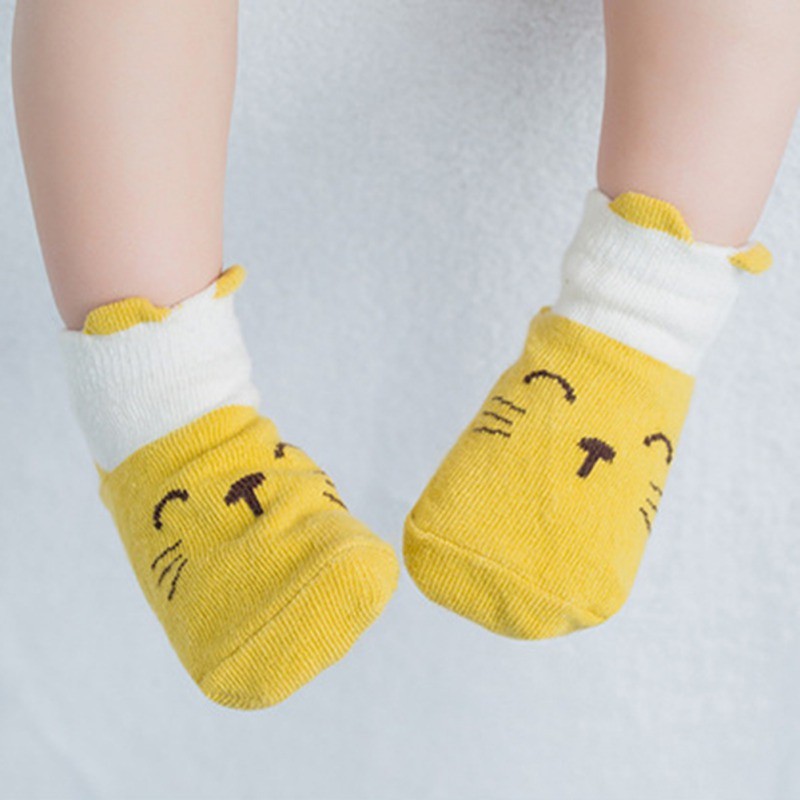 Tất cotton chống trượt in hình hoạt hình đáng yêu cho bé