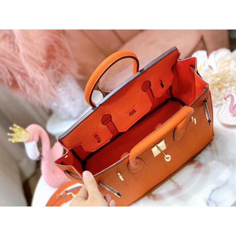 Túi quai xách khoá vàng