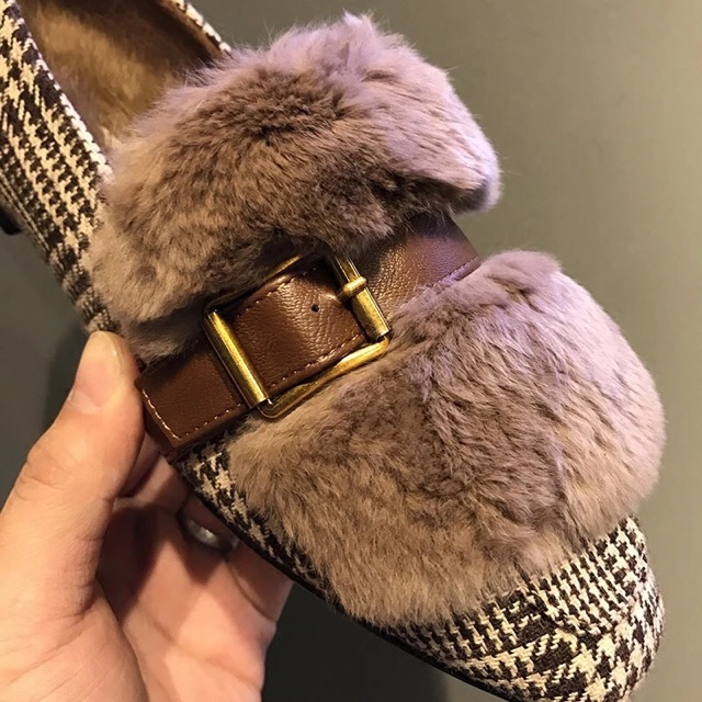 Giày kẻ mix lông lót cả lông luôn, chất lừ luôn nha các bạn ơi 😍 lên chân sang chảnh lắm ạ, full size 35-39 nha các bạn | BigBuy360 - bigbuy360.vn